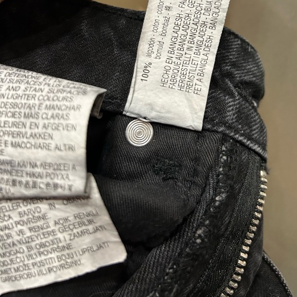 Bundle 3/$25
Zara (2) Black High Rise Mom Jeans - Picture 5 of 13